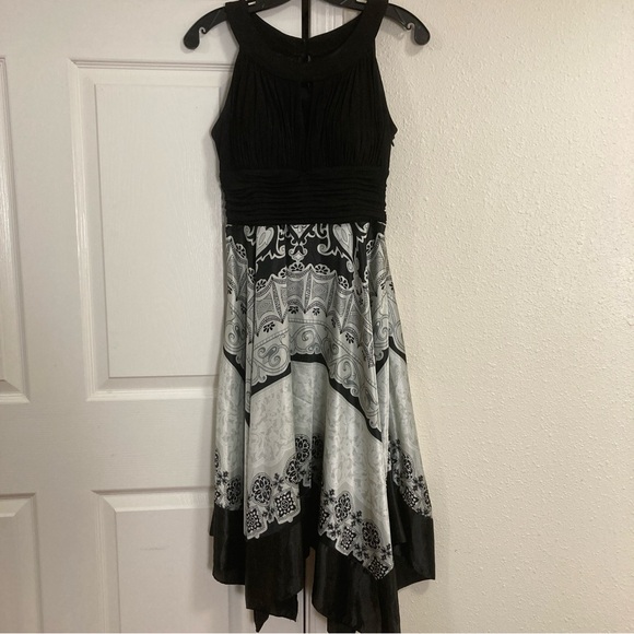 Signature by Sangria Dresses & Skirts - Signature by Sangria Black/Gray Dress Fit & Flare handkerchief hem sleeveless 8
